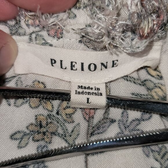 Floral Sleeveless V-Neck Blouse With Ruffle Trim By Pleione Anthropologie L/G - Picture 7 of 14